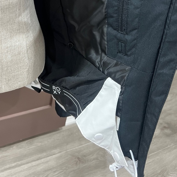 SOLD - Roxy snow jacket - Picture 10 of 11